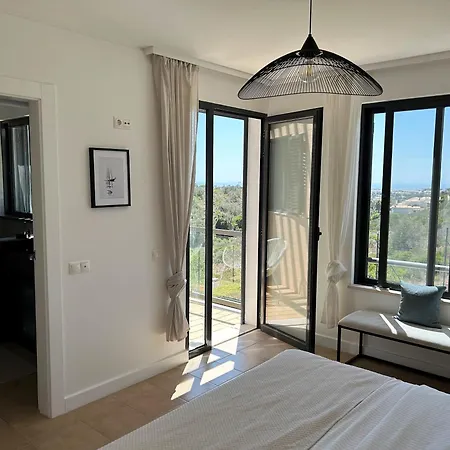 Villa Three Bedroom Sea View Townhouse *