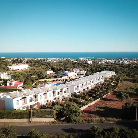 빌라 Three Bedroom Sea View Townhouse *