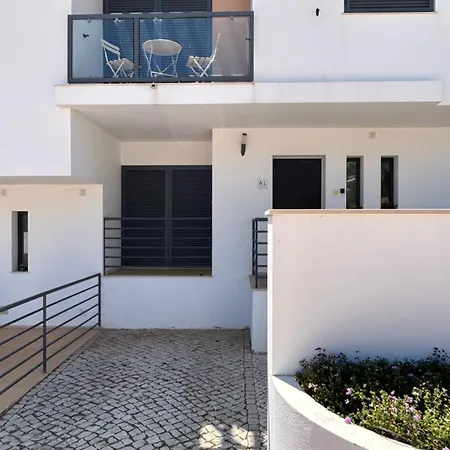 Three Bedroom Sea View Townhouse Vila *