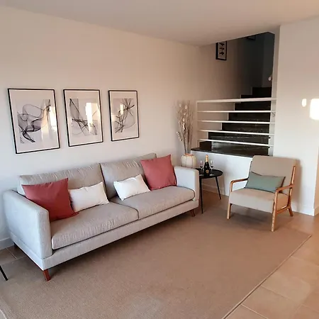 Three Bedroom Sea View Townhouse *