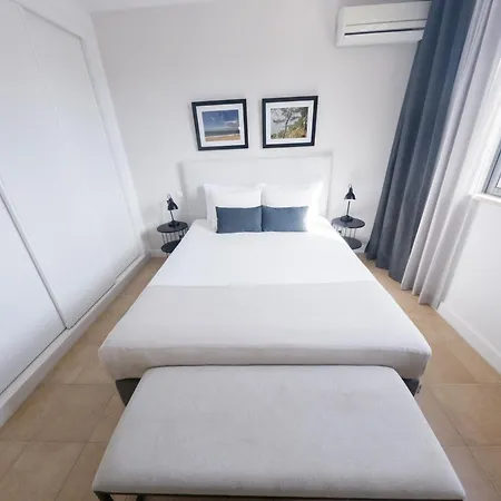 Three Bedroom Sea View Townhouse *