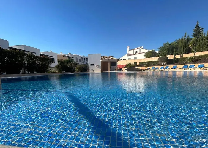 Villa Three Bedroom Sea View Townhouse *