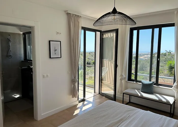 Villa Three Bedroom Sea View Townhouse *