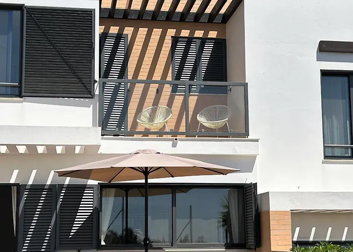 Villa Three Bedroom Sea View Townhouse *