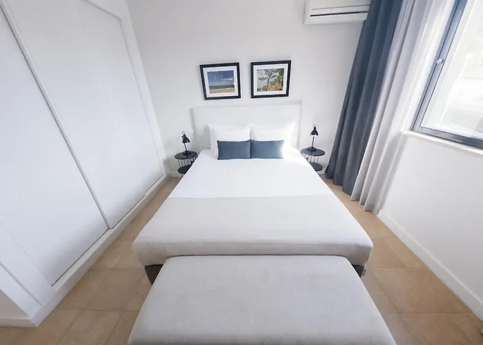 Three Bedroom Sea View Townhouse *