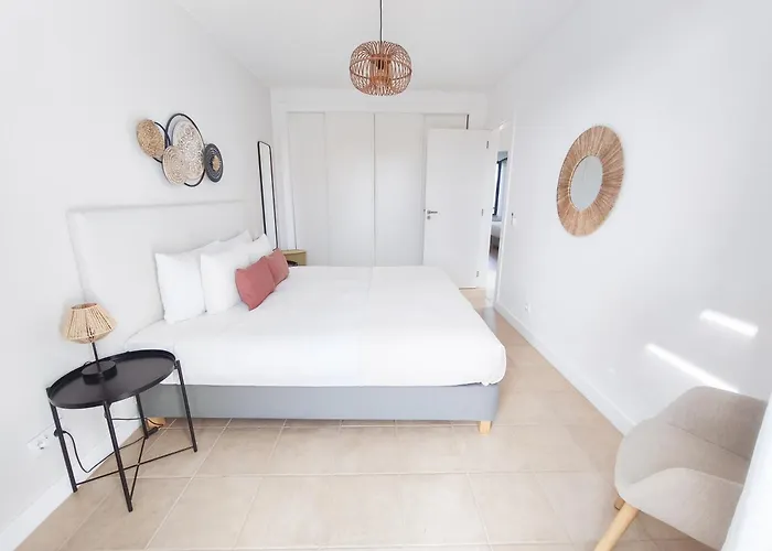 Villa Three Bedroom Sea View Townhouse *